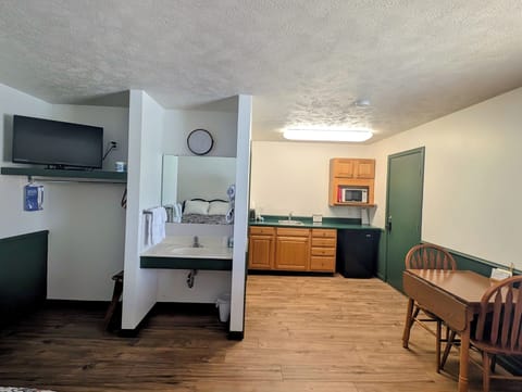 Double Room, 2 Double Beds | Free WiFi