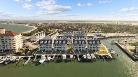 Condo, 3 Bedrooms | Marina