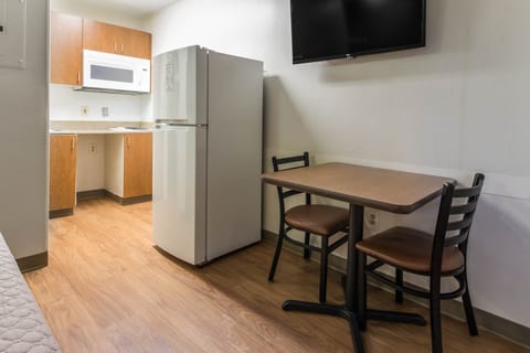 Desk, laptop workspace, free WiFi, bed sheets