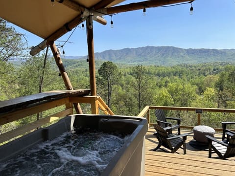 Outdoor spa tub