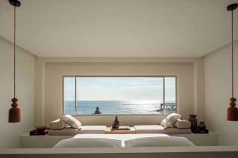 Standard Room, 1 King Bed, Ocean View (Petite Oceanview King) | Minibar, in-room safe, individually decorated, individually furnished