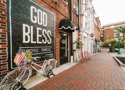 Take a stroll down Strawberry Alley for a cocktail, to shop, or take pictures by a mural or the fountain.