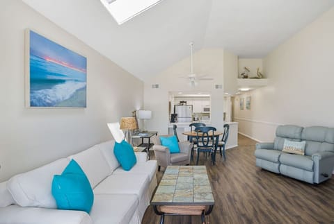 Just renovated, queen sleeper, TV recliner chairs