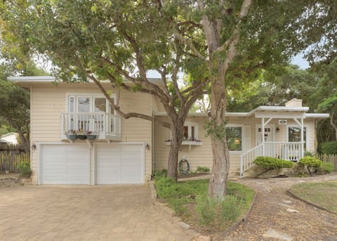 Welcome to "Nip-N-Tuck"