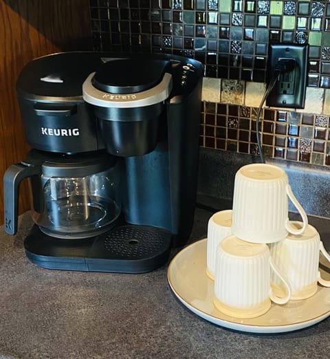 Keurig coffee pot available with ground coffee as well as k-cups