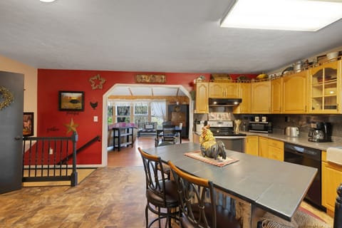 Dining Room, Dining Table, Furniture, Indoors, Table