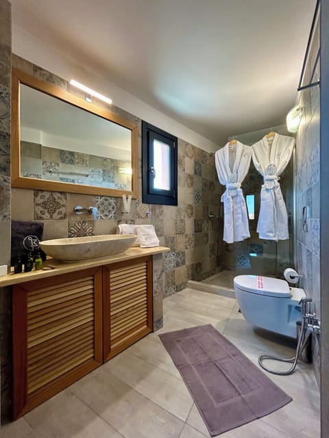 Exclusive Villa, Private Pool, Indoor Jacuzzi | Bathroom | Shower, rainfall showerhead, free toiletries, hair dryer