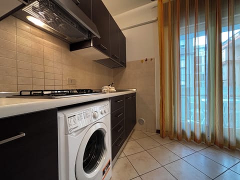 Apartment, 2 Bedrooms, Balcony, City View | Laundry