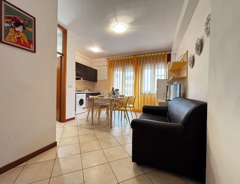 Apartment, 2 Bedrooms, Balcony, City View | Living room