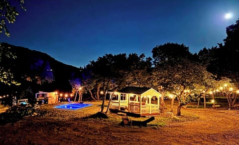 Private pool, hot tub, steam sauna, gazebo, grill, TVs, and outdoor shower