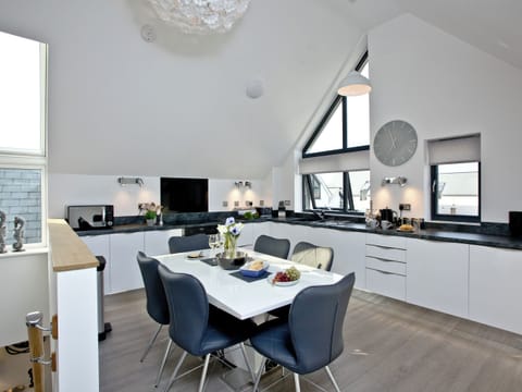 Well-equipped kitchen with dining area | Black Sea Horse, Westward Ho!