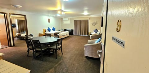 Deluxe Two Bedroom Apartment | Desk, soundproofing, iron/ironing board, free WiFi