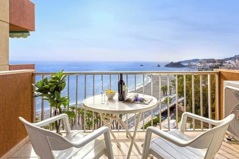 Enjoy the sun all day from the balcony and its superb view on the sea. It's one of the best view in Andalusia.