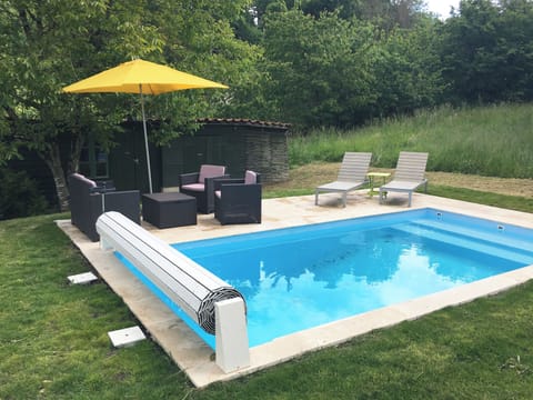 Lounge around the pool and have dinner or sundowners.