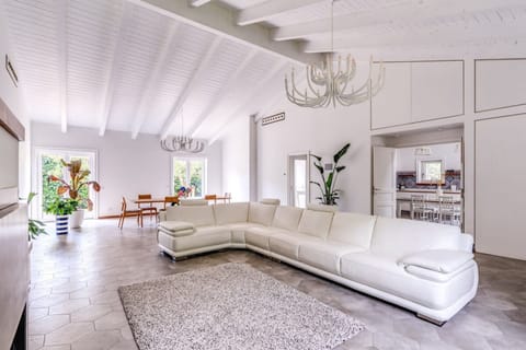 House | 3 bedrooms, iron/ironing board, high-speed internet
