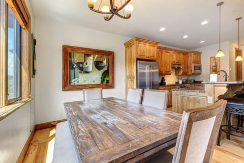 Spacious dining table to enjoy hearty meals