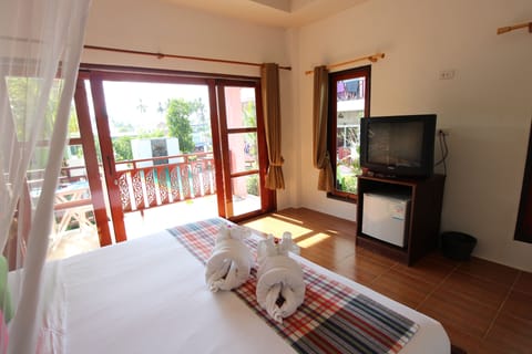 Luxury Bungalow | Desk, free WiFi, bed sheets