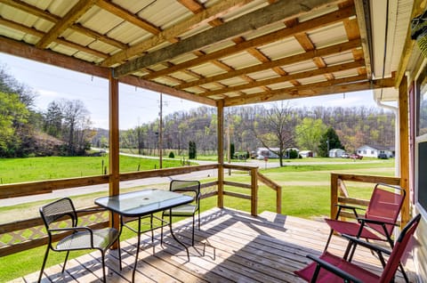 Annville Vacation Rental | 3BR | 2BA | 1,456 Sq Ft | 4 Steps to Access