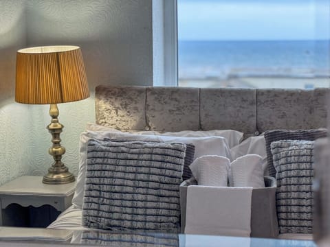 Family Suite, 2 Bedrooms | Bed sheets