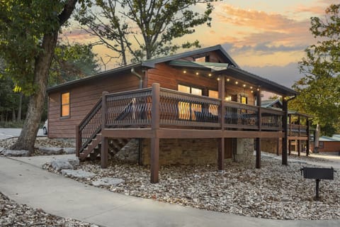 Exterior Rustic Shores Lakehouse