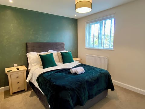 Luxury Group Stay With Fully Equipped Lge Kitchen, Fast Wifi House in Bedford