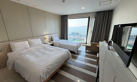Premium Twin Room with Ocean View | Individually decorated, individually furnished, desk, free WiFi