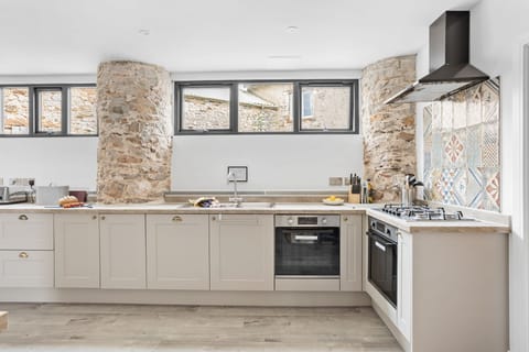 The kitchen, stovetop and oven - The Linhay