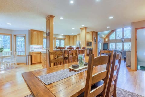 Gather, cook, and unwind in this warm, woodsy open-concept space—perfect for memory-making getaways in the heart of the Cascadian forest.