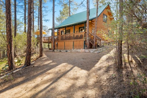 Front of the property at the beginning of the circular driveway