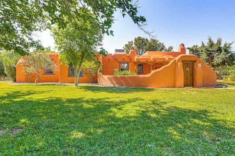 Las Cruces Vacation Rental | 3BR | 2.5BA | 2,850 Sq Ft | 1 Step to Enter
