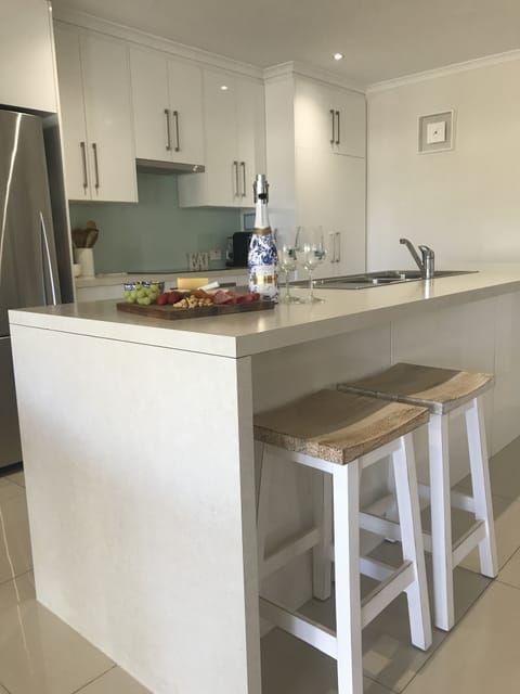 Well Equipped Contemporary Kitchen