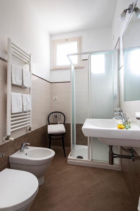 Shower, free toiletries, hair dryer, bidet