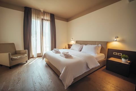 Soundproofing, free WiFi