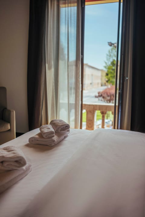 Soundproofing, free WiFi