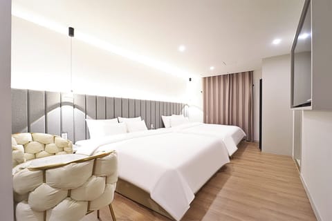 Family Twin Room | Free WiFi, bed sheets