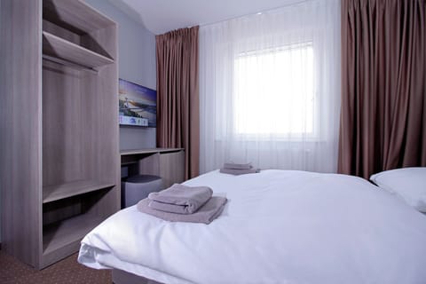 Premium Double Room | Desk, laptop workspace, free WiFi