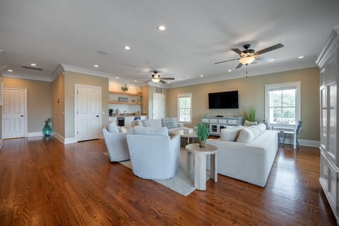 Living Room | 3407 Palm Blvd, Isle of Palms, SC | IOP Escapes