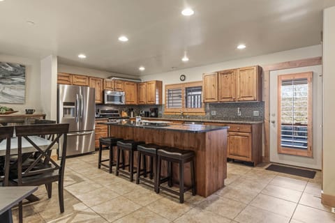 Vacation Rentals in Park City at Bear Hollow Village 5477 L: Fully-equipped kitchen