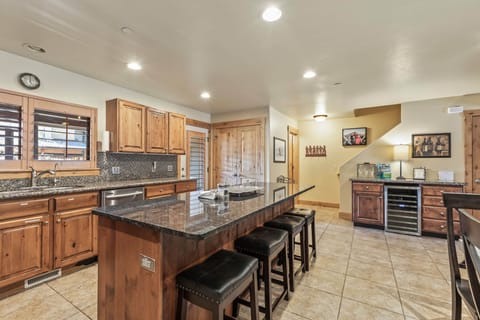 Vacation Rentals in Park City at Bear Hollow Village 5477 L: Fully-equipped kitchen