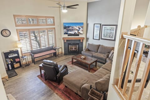 Vacation Rentals in Park City at Bear Hollow Village 5477 L: Living room with cozy fireplace