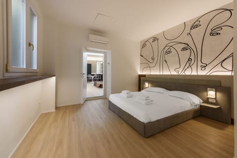 Luxury Apartment | 3 bedrooms, premium bedding, down comforters, individually decorated