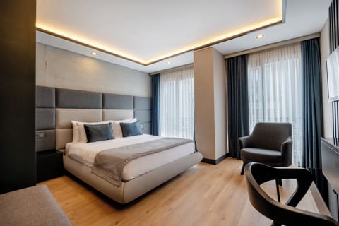 Family Suite | In-room safe, iron/ironing board, free WiFi, bed sheets