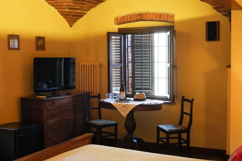 Room, Garden View | In-room safe, soundproofing, iron/ironing board, free WiFi