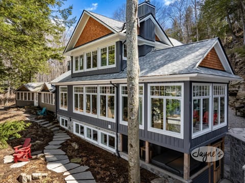 Cottage - Lake Side