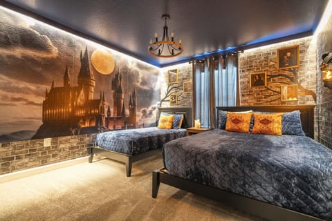 2nd Floor Harry Potter Room (1 Queen Size Bed + 1 Twin Size Bed)