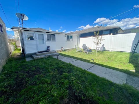 Private backyard (photo was taken during the summer time)