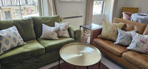 Apartment, Shared Bathroom (2 Bedroom) | Lounge