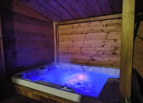 Indoor spa tub