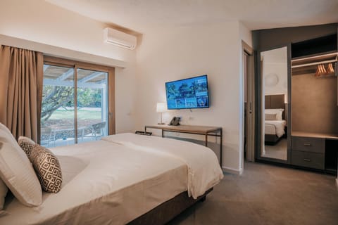 Down comforters, minibar, in-room safe, desk