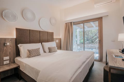 Superior Double Room | Down comforters, minibar, in-room safe, desk